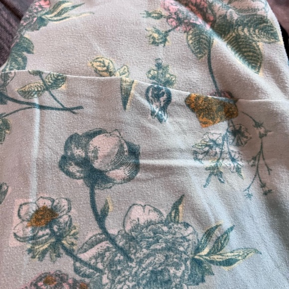 Lularoe o/s loved floral leggings - Picture 3 of 3